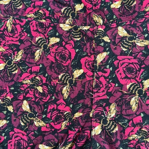 LuLaRoe TC Bees Roses Leggings Plus Size - Picture 2 of 7